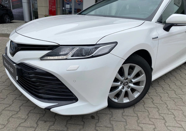 Toyota Camry cena 109900 przebieg: 97266, rok produkcji 2020 z Kalisz małe 562